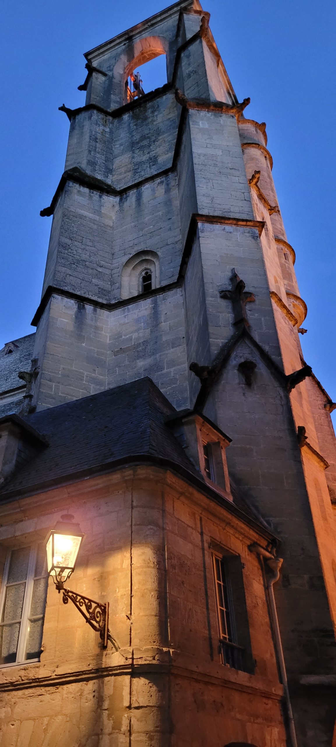 A Sarlat boulevard Voltaire 